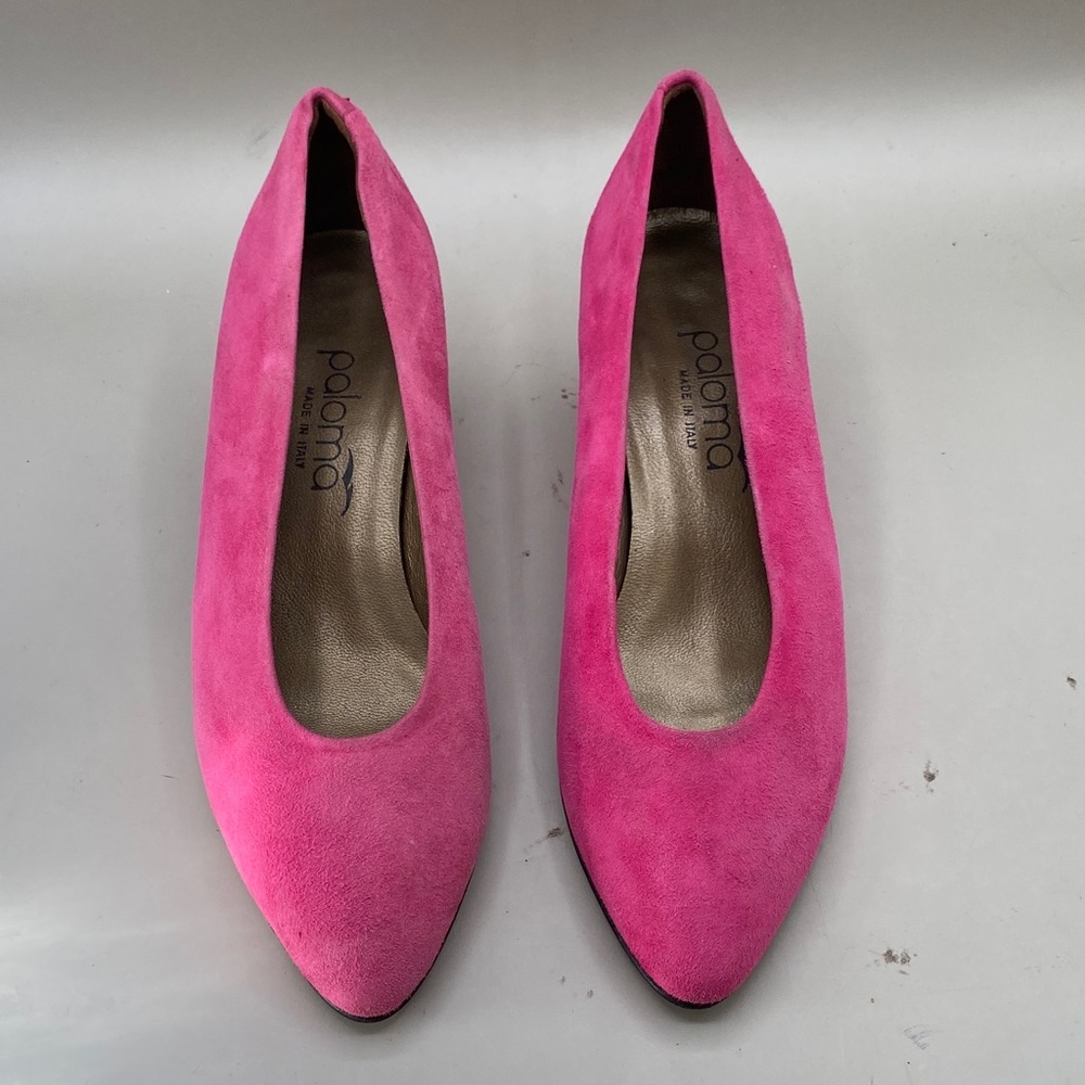 Paloma Picasso Vibrant Pink Suede Heels (lot 105)